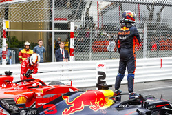 2. Sebastian Vettel, Ferrari SF71H, Yarış galibi Daniel Ricciardo, Red Bull Racing RB14, 3. Lewis Hamilton, Mercedes AMG F1 W09, Parc Ferme