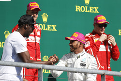 Il vincitore della gara Lewis Hamilton, Mercedes AMG F1, il secondo classificato Sebastian Vettel, Ferrari, il terzo classificato Kimi Raikkonen, Ferrari, con Usain Bolt