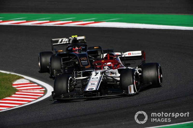Kimi Raikkonen, Alfa Romeo Racing C38, leads Kevin Magnussen, Haas F1 Team VF-19