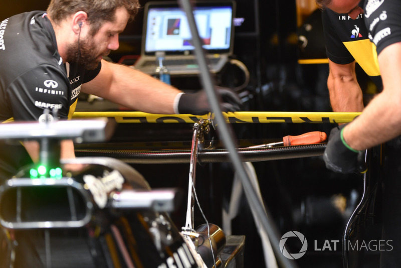L'aileron arrière de Nico Hulkenberg, Renault Sport F1 Team RS 18 avec le DRS bloqué