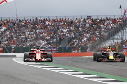 Max Verstappen, Red Bull Racing RB13, Sebastian Vettel, Ferrari SF70H