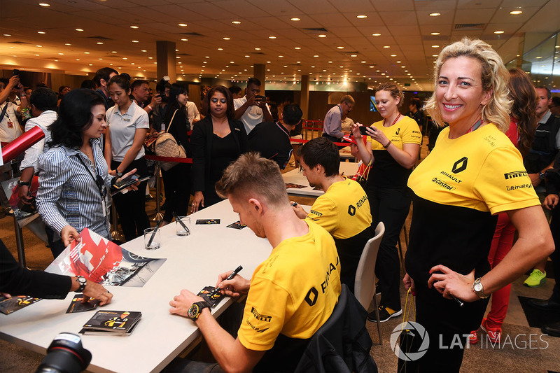 Nico Hulkenberg, Renault Sport F1 Team and Jolyon Palmer, Renault Sport F1 Team sign autographs for the fans