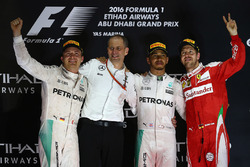 Winnaar Lewis Hamilton, Mercedes AMG F1, tweede Nico Rosberg, Mercedes AMG F1, derde Sebastian Vette
