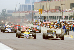 Start: Ayrton Senna, Lotus 98T Renault ve Nigel Mansell, Williams FW11 Honda