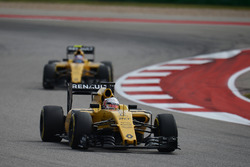 Kevin Magnussen, Renault Sport F1 Team RS16 vor Jolyon Palmer, Renault Sport F1 Team RS16