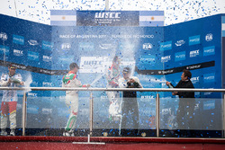Podyum: Yarış galibi Norbert Michelisz, Honda Racing Team JAS, 2. Tiago Monteiro, Honda Racing Team