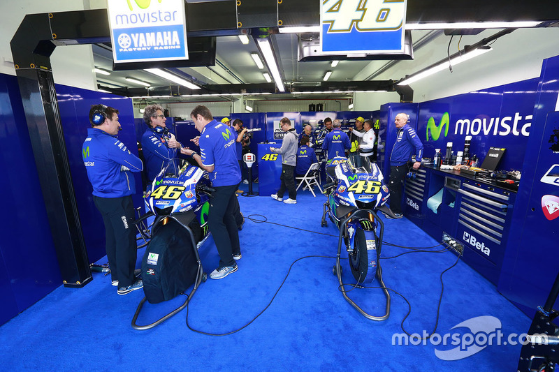 Valentino Rossi, Yamaha Factory Racing, ambiente en el garaje