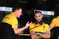 Alan Permane, Ingegnere di pista Renault Sport F1 Team, Cyril Abiteboul, Managing Director Renault S