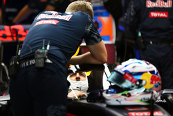 Daniel Ricciardo, Red Bull Racing RB12, mit Cockpitschutz