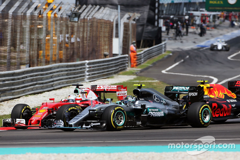 Sebastian Vettel, Ferrari SF16-H, Nico Rosberg, Mercedes AMG F1 W07 Hybrid, e Max Verstappen, Red Bull Racing RB12
