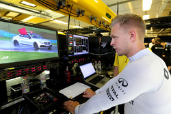 Кевін Магнуссен, Renault Sport F1 Team, Red Fla