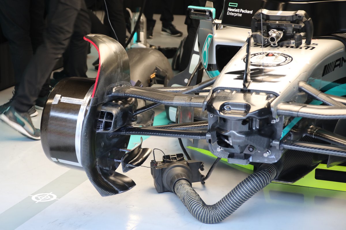 Detalle frontal del Mercedes W13