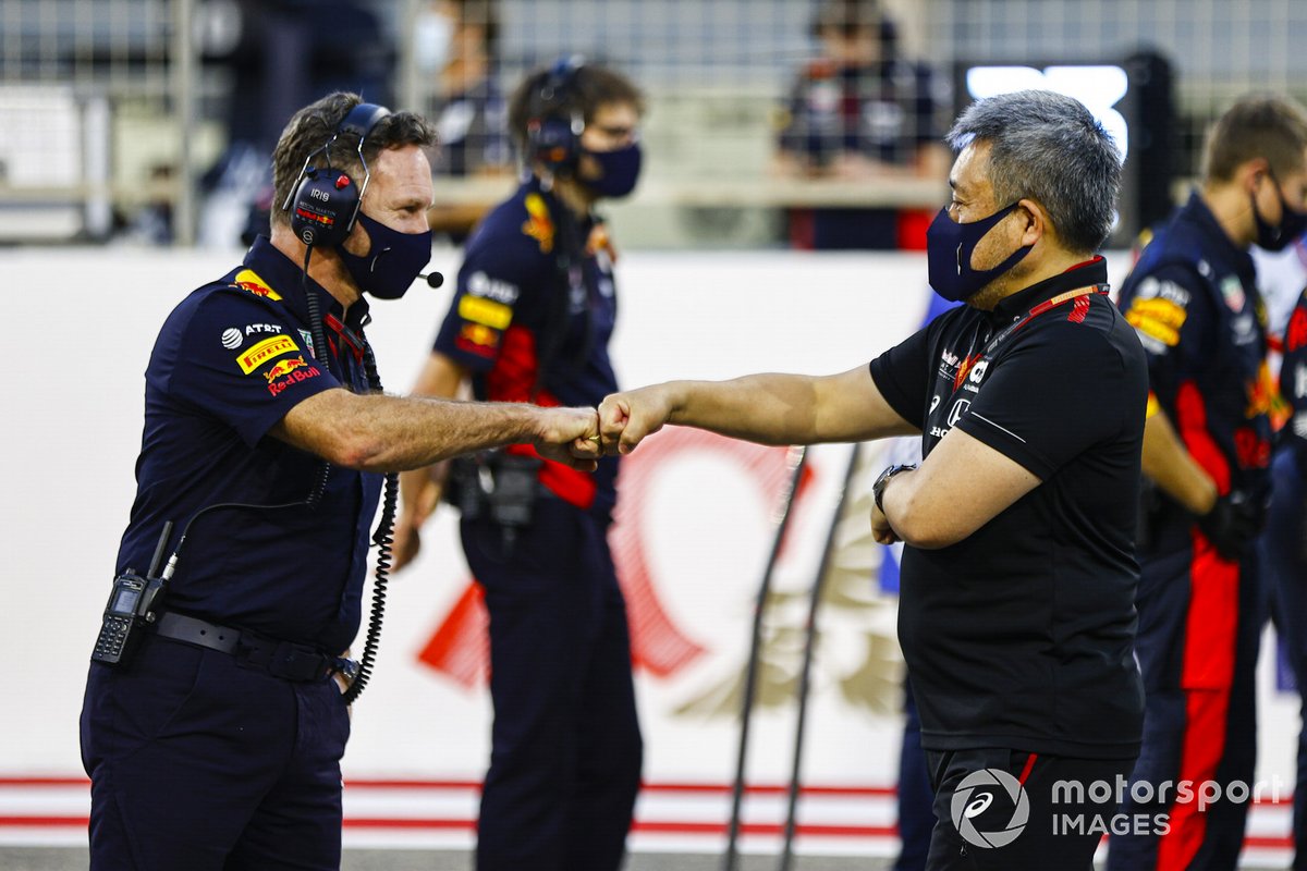 Christian Horner, Team Prinsipa Tim Red Bull Racing (kiri) dan Masashi Yamamoto, General Manager, Honda Motorsport