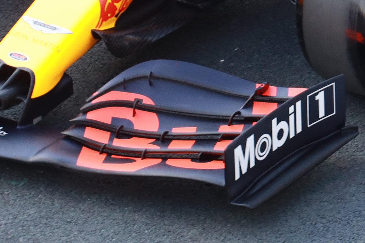 Dettaglio della nuova ala anteriore sulla Red Bull Racing RB16 di Max Verstappen nel GP di Turchia