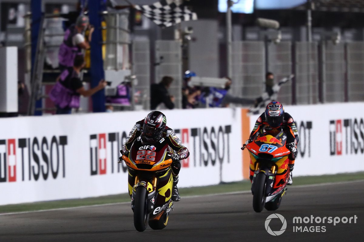 Pembalap Red Bull KTM Ajo, Remy Gardner tak mampu mengalahkan Sam Lowes (Marc VDS Racing Team) dalam Moto2 Doha 2021.