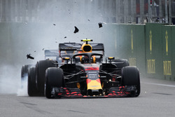 Max Verstappen, Red Bull Racing RB14 and Daniel Ricciardo, Red Bull Racing RB14 crash