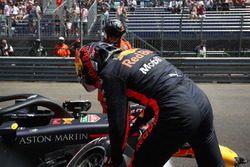 Max Verstappen, Red Bull Racing RB14 crashed