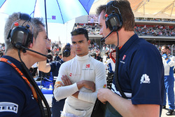 Pascal Wehrlein, Sauber and Xevi Pujolar, Sauber F1 Head of Track Engineering