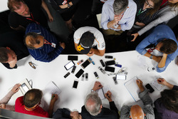 Fernando Alonso, McLaren, parla con i media