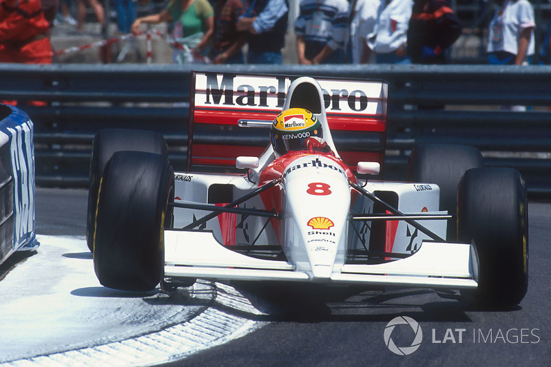 Ayrton Senna turun dengan McLaren MP4/8A di GP Monaco 1993.