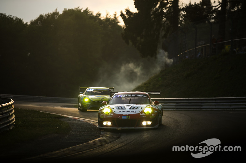 8. #30 Frikadelli Racing Team Porsche 911 GT3R: Lance David Arnold, Alexander Müller, Wolf Henzler, Matt Campbell