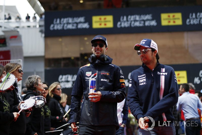 Daniel Ricciardo, Red Bull Racing ve Sergio Perez, Force India pilotlar geçit töreninde