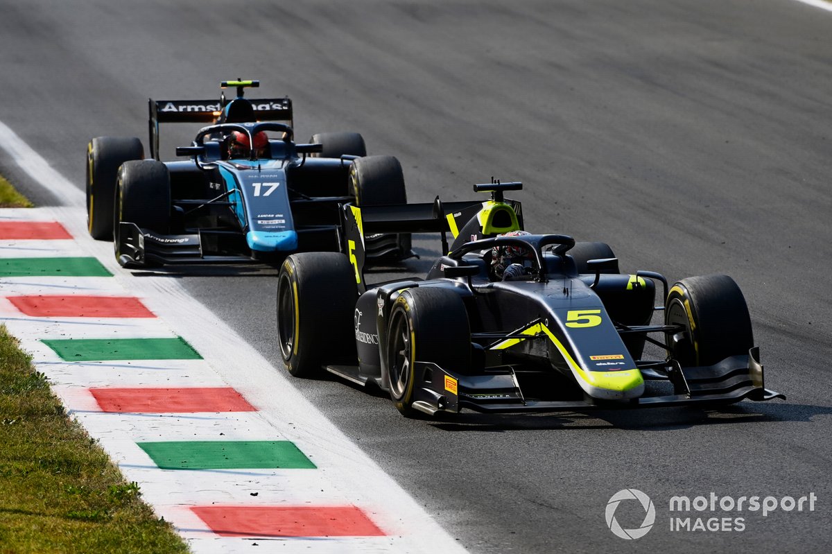 Dan Ticktum mengungguli Marcus Armstrong