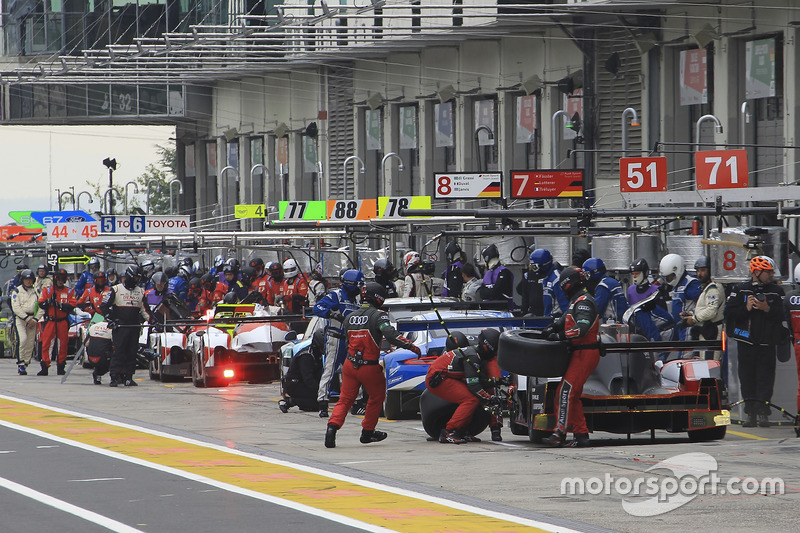 #7 Audi Sport Team Joest, Audi R18