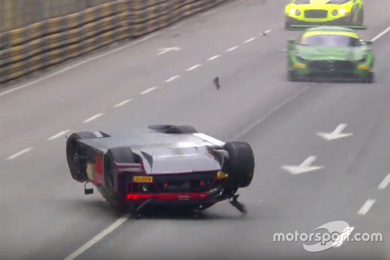 Der Unfall von Laurens Vanthoor in Macau 2016
