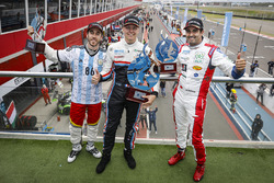 Il vincitore Yann Ehrlacher, RC Motorsport, il secondo classificato Esteban Guerrieri, Campos Racing, il terzo classificato Mehdi Bennani, Sébastien Loeb Racing