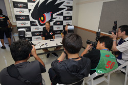 Jenson Button, Team Mugen medya ile