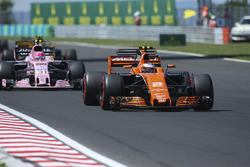 Stoffel Vandoorne, McLaren MCL32, Esteban Ocon, Sahara Force India F1 VJM10