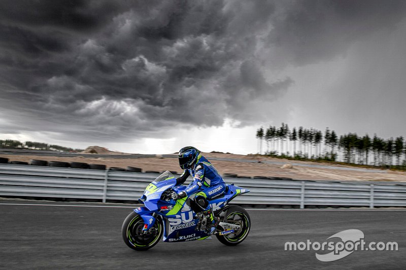Пока на «Кюмиринг» приезжает только MotoGP. Оцените антураж с хвойным лесом на заднем плане