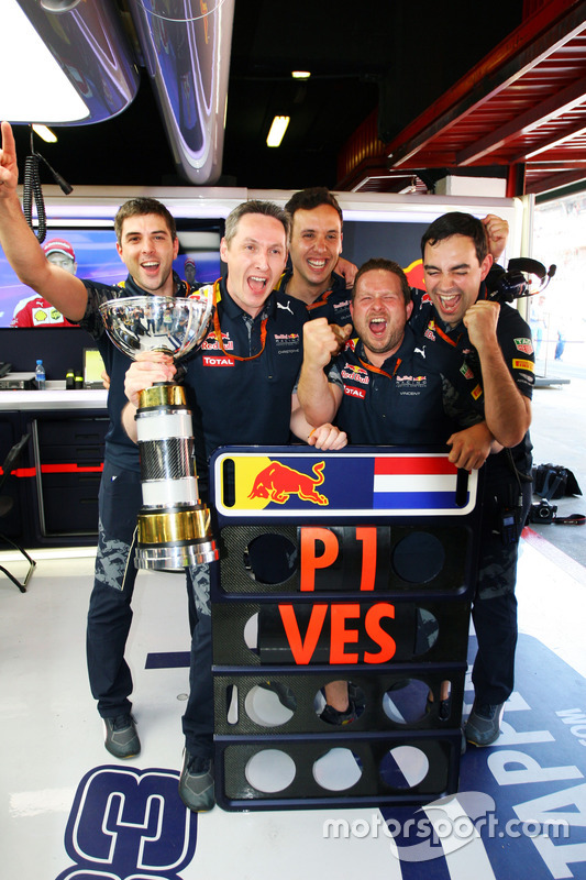 La Red Bull Racing festeggia la vittoria di Max Verstappen