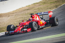 Kimi Raikkonen, Ferrari met banden van Pirelli voor 2017