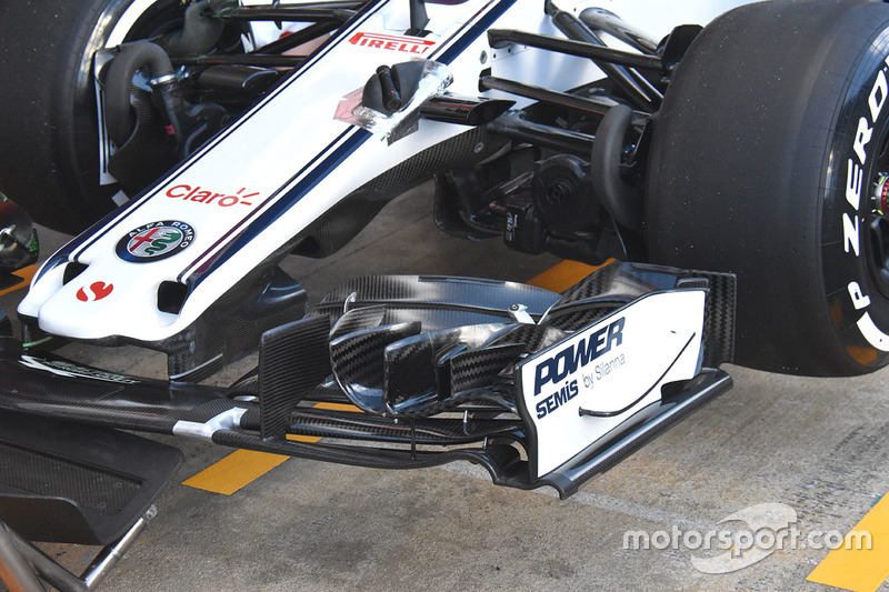 Alfa Romeo Sauber C37 ön kanat detay