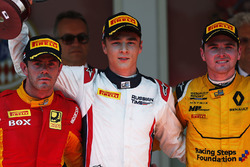 Il vincitore Artem Markelov, RUSSIAN TIME, il secondo classificato Norman Nato, Racing Engineering,