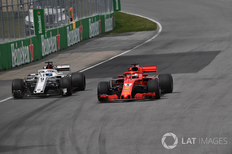 Sebastian Vettel, Ferrari SF71H e Marcus Ericsson, Sauber C37