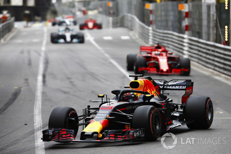 Даніель Ріккардо, Red Bull Racing RB14, лідирує