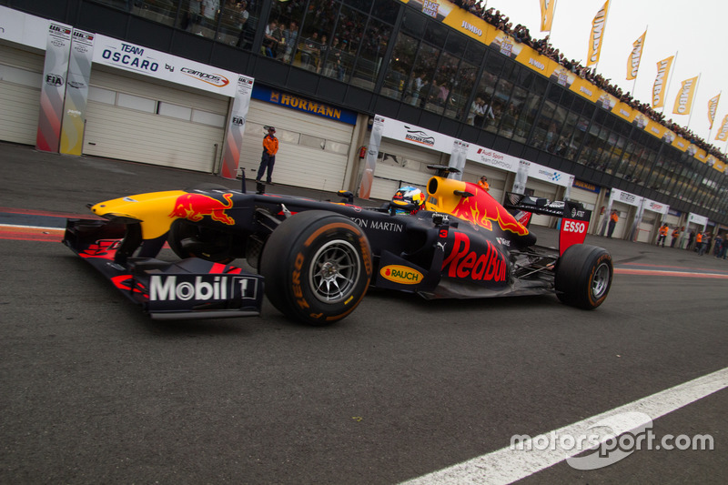 A Red Bull zandvoorti F1-es parádéja