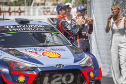 Yarış galibi Thierry Neuville, Nicolas Gilsoul, Hyundai Motorsport Hyundai i20 Coupe WRC