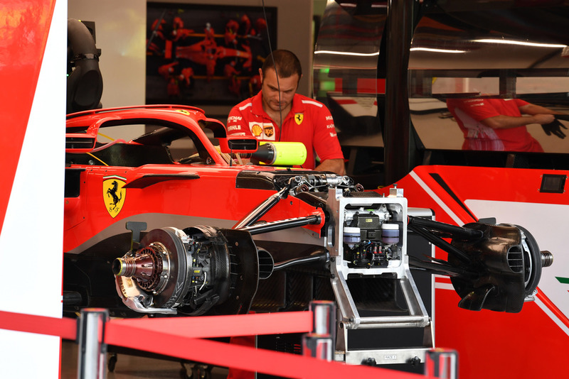 Ferrari SF71H nel garage