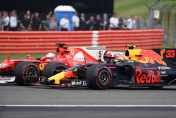 Sebastian Vettel, Ferrari SF70H, Max Verstappen, Red Bull Racing RB13