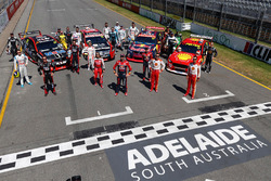Gruppenfoto: Fahrer und Autos für die Supercars-Saison 2017