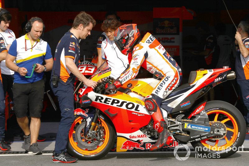 In der Box von Marc Marquez war am letzten Testtag jede Menge los