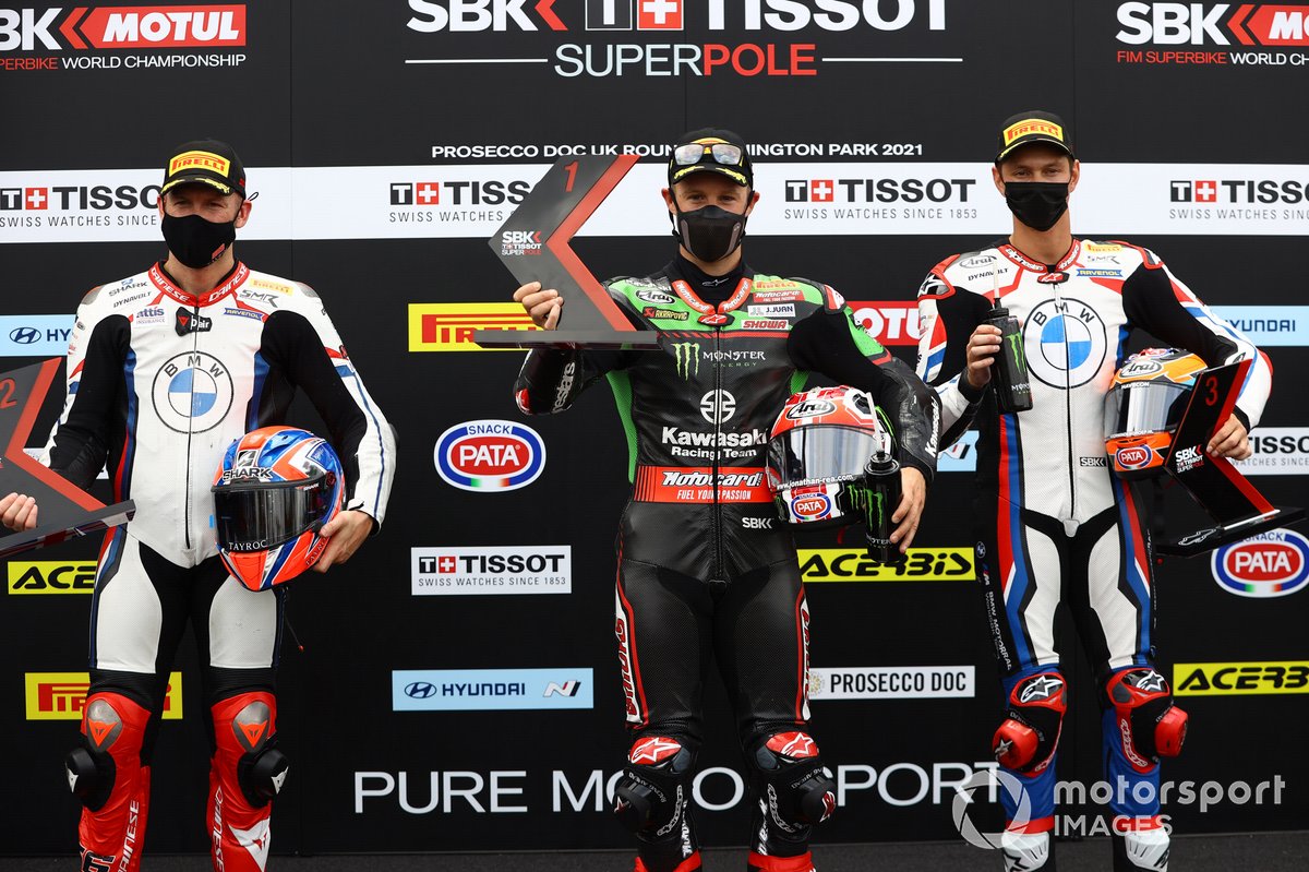 Podium Superpole Race WSBK Inggris: Tom Sykes, BMW Motorrad WorldSBK Team, Jonathan Rea, Kawasaki Racing Team WorldSBK, Michael van der Mark, BMW Motorrad WorldSBK Team