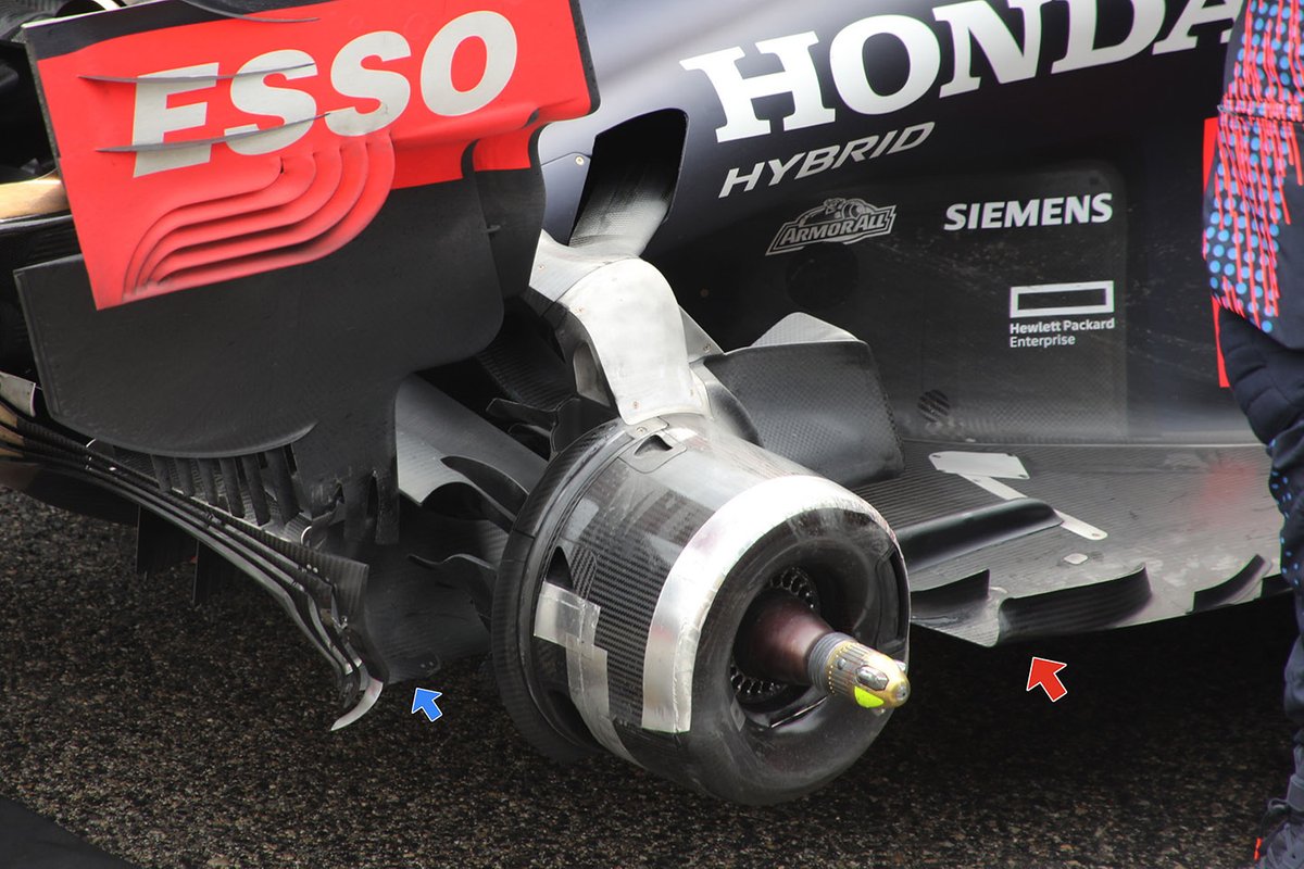 Detalle de la rueda trasera del Red Bull Racing RB16B.