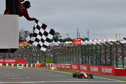 Fernando Alonso, McLaren MCL32 takes the chequered flag at the end of Qualifying