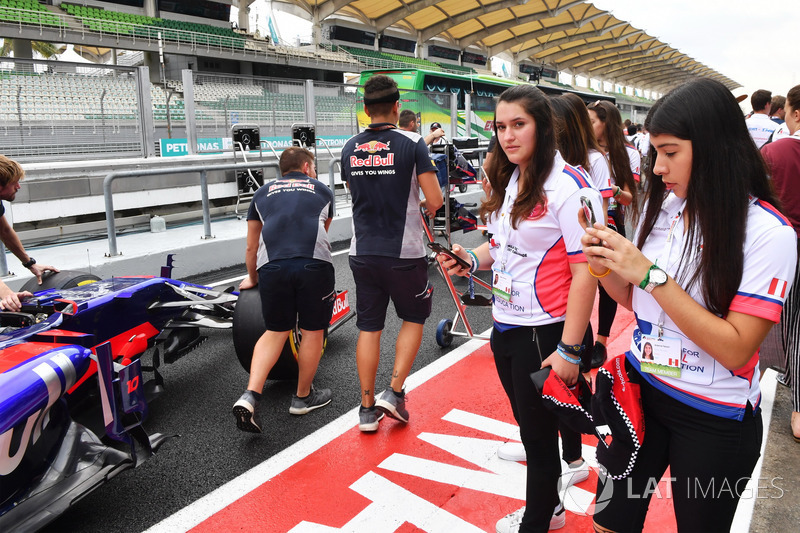 F1 in Schools students in pit lane