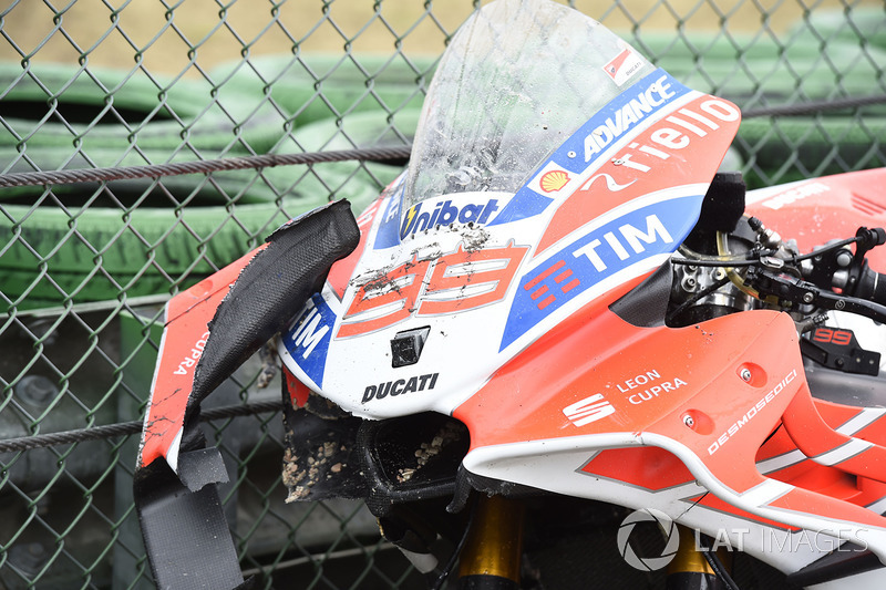 Moto de Jorge Lorenzo después de su caída